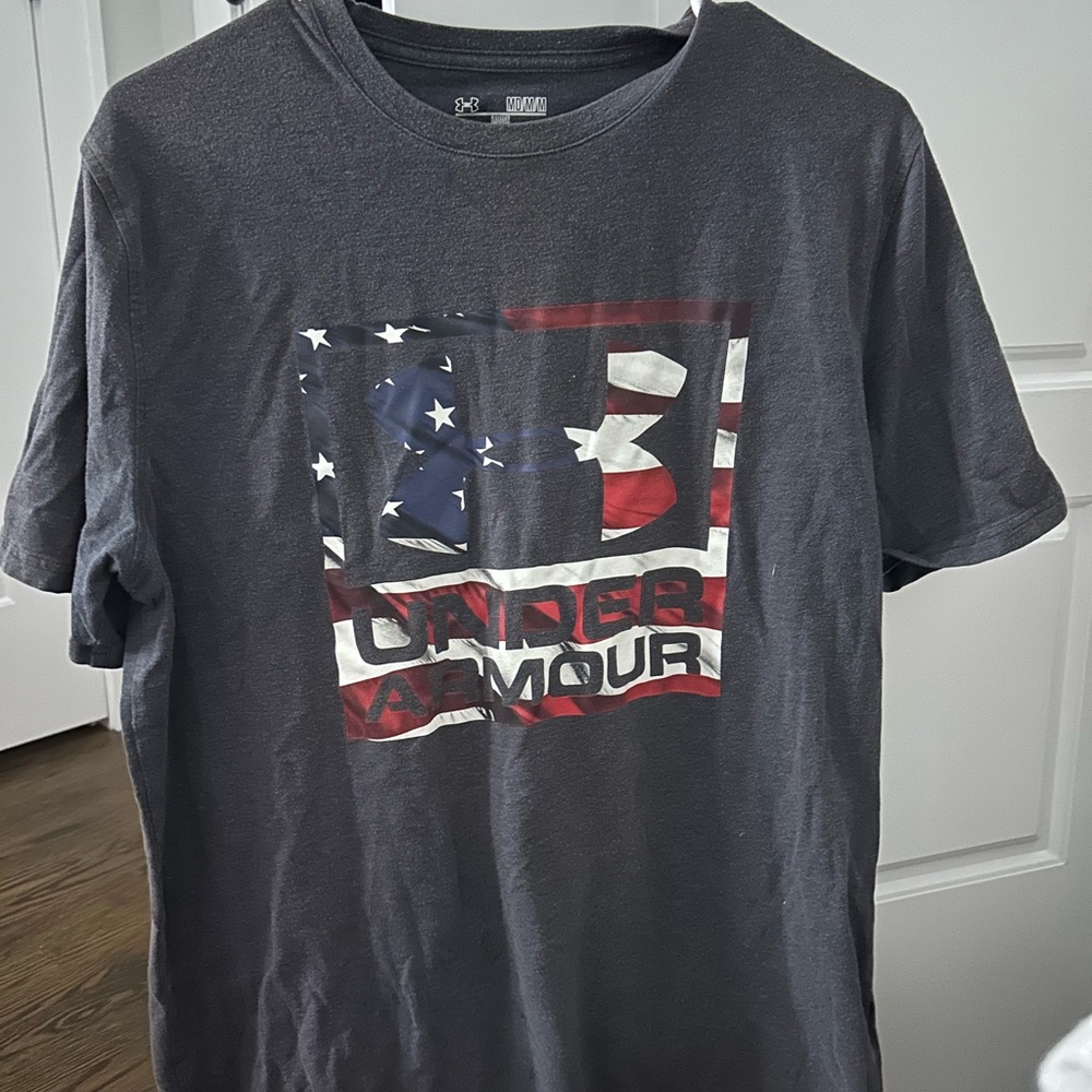 Men’s Medium Under Armour USA Shirt